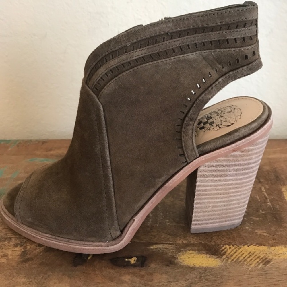 GREAT COND WOOD SUEDE SZ 8 VINCE CAMUTO KORAL SZ 8